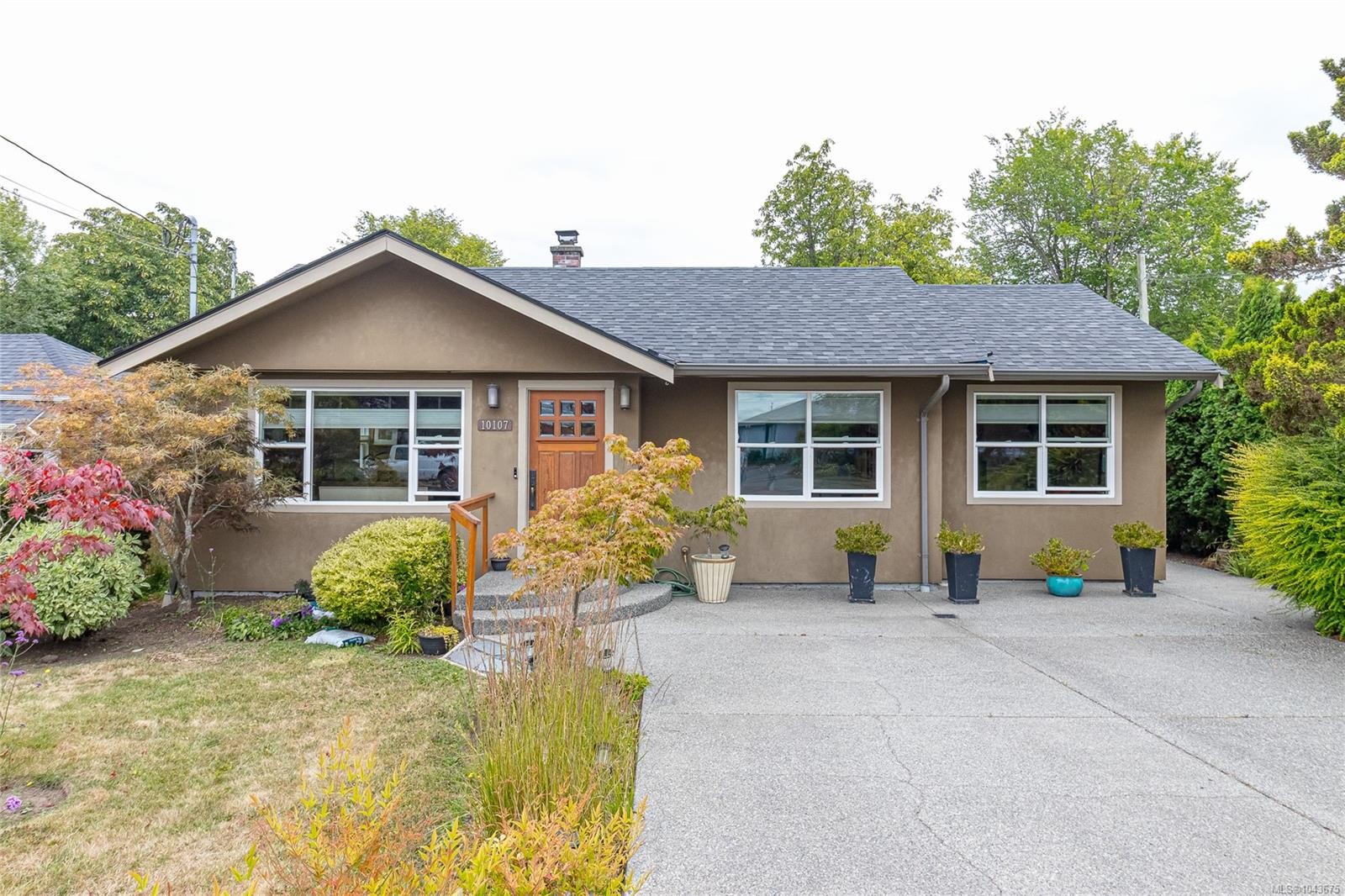 10107 Third St, Sidney, BC