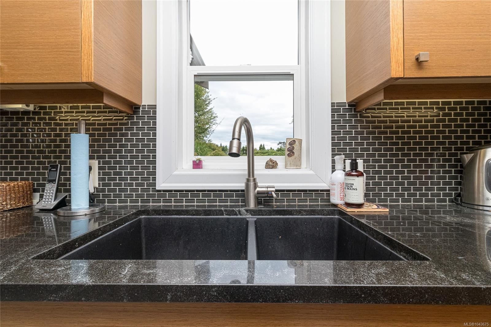 10107 Third St, Sidney, BC