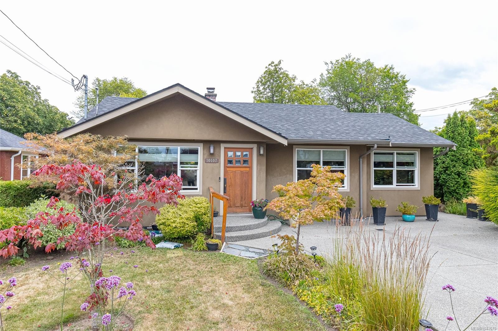10107 Third St, Sidney, BC