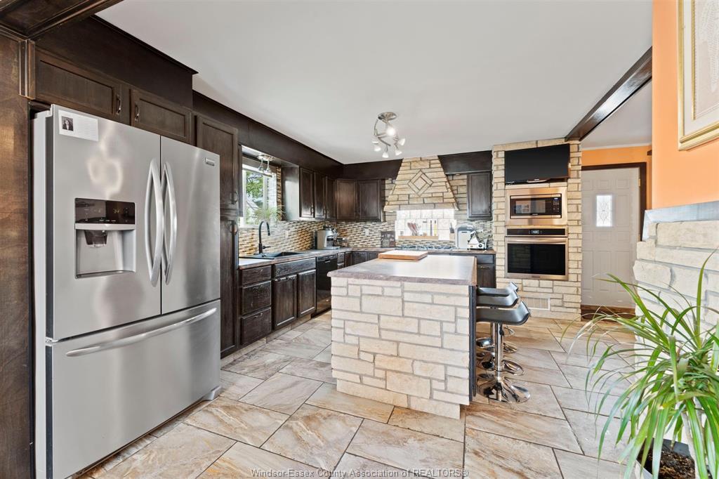 759 Glengarry Avenue, Windsor, ON - Indoor Photo Showing Kitchen