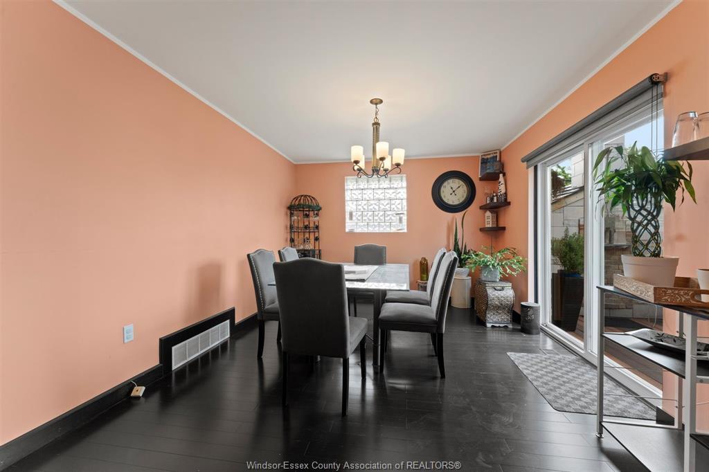759 Glengarry Avenue, Windsor, ON - Indoor Photo Showing Dining Room