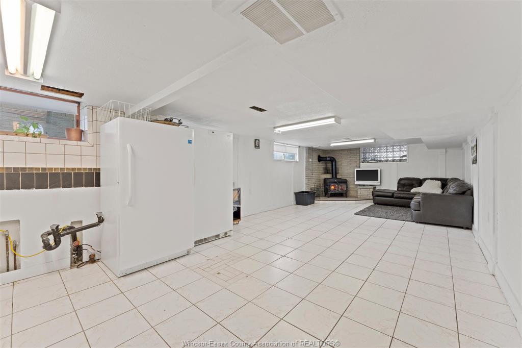 759 Glengarry Avenue, Windsor, ON - Indoor Photo Showing Other Room