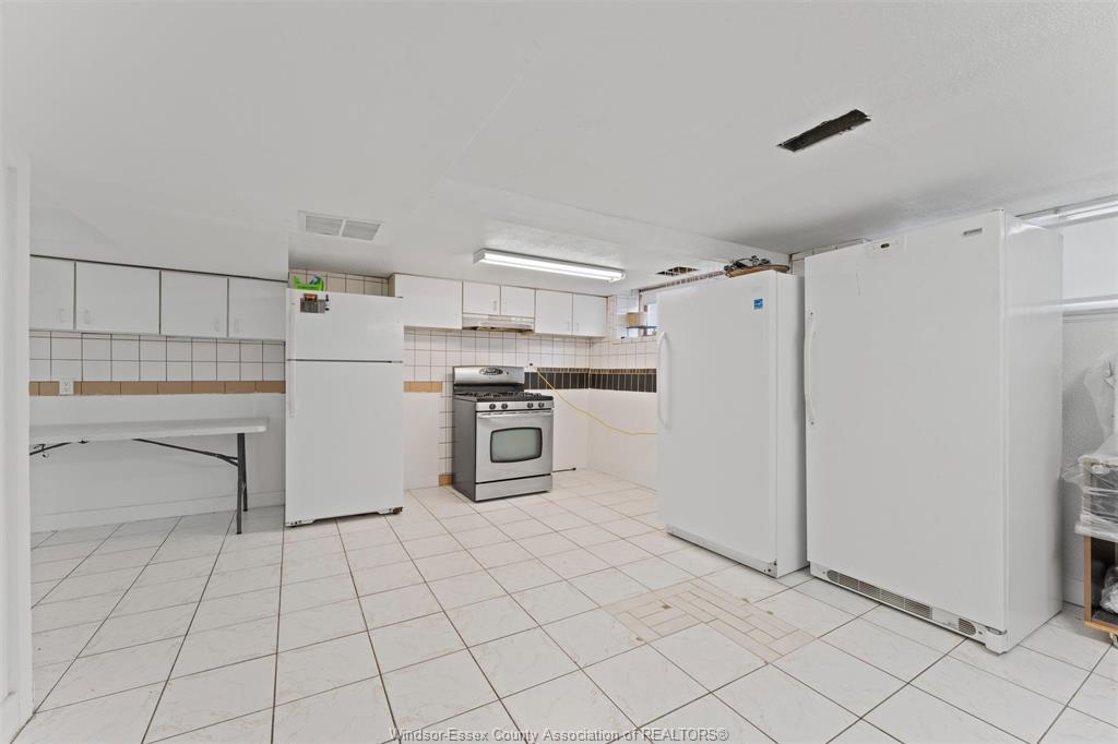759 Glengarry Avenue, Windsor, ON - Indoor