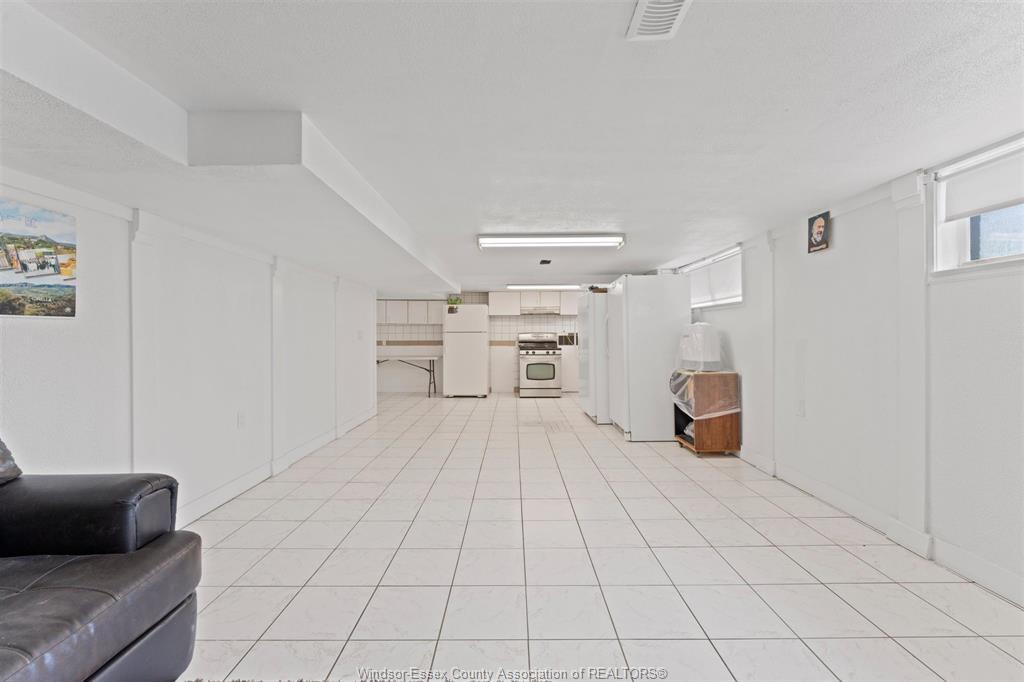 759 Glengarry Avenue, Windsor, ON - Indoor Photo Showing Other Room