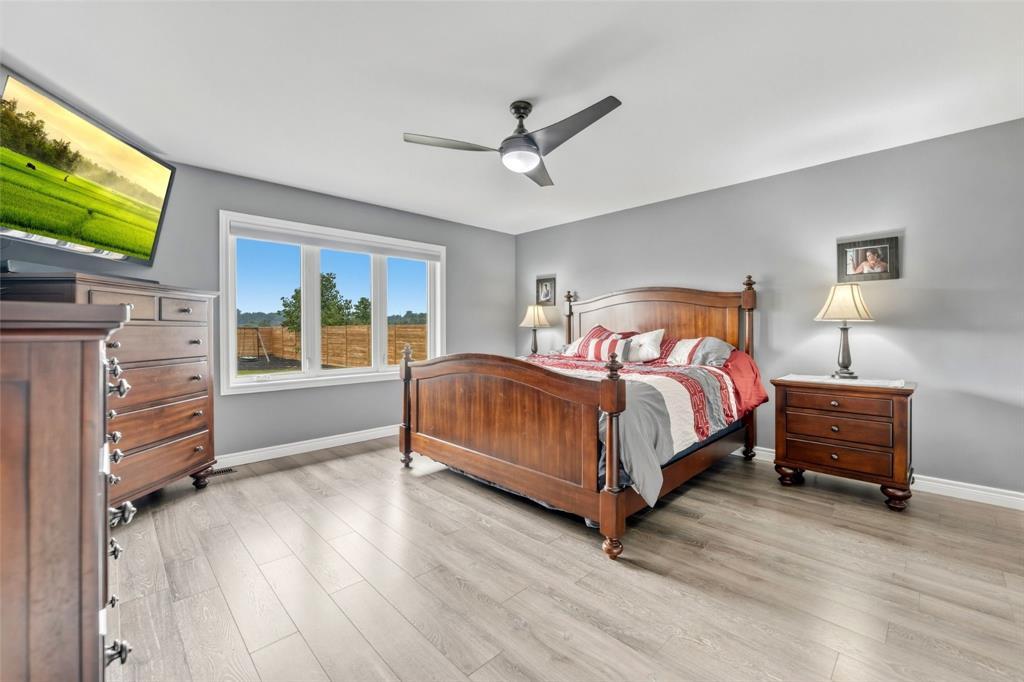 3960 Cullen Drive, Plympton-Wyoming, ON - Indoor Photo Showing Bedroom