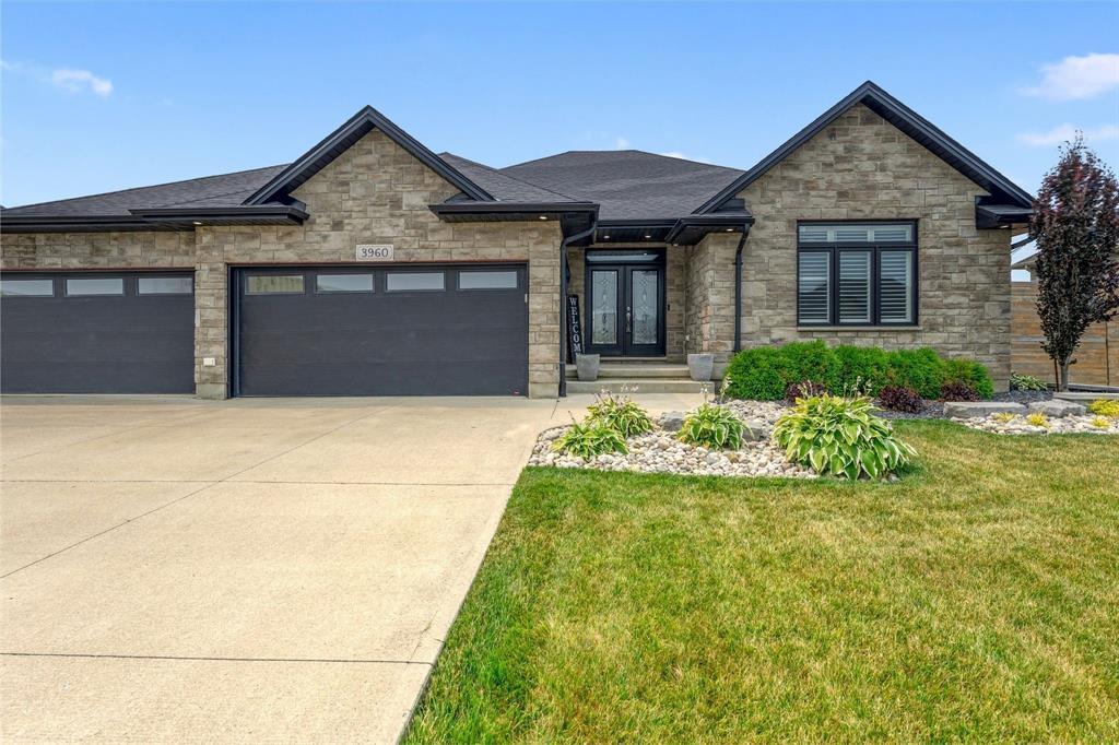 3960 Cullen Drive, Plympton-Wyoming, ON - Outdoor With Facade