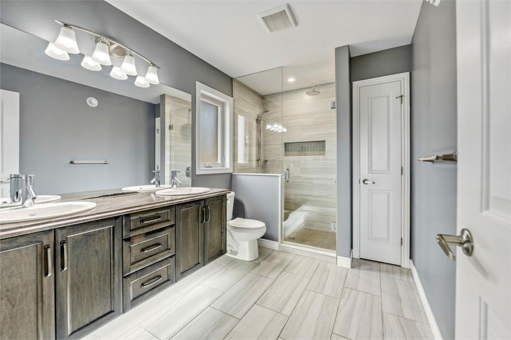 3960 Cullen Drive, Plympton-Wyoming, ON - Indoor Photo Showing Bathroom