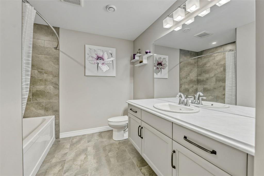 3960 Cullen Drive, Plympton-Wyoming, ON - Indoor Photo Showing Bathroom