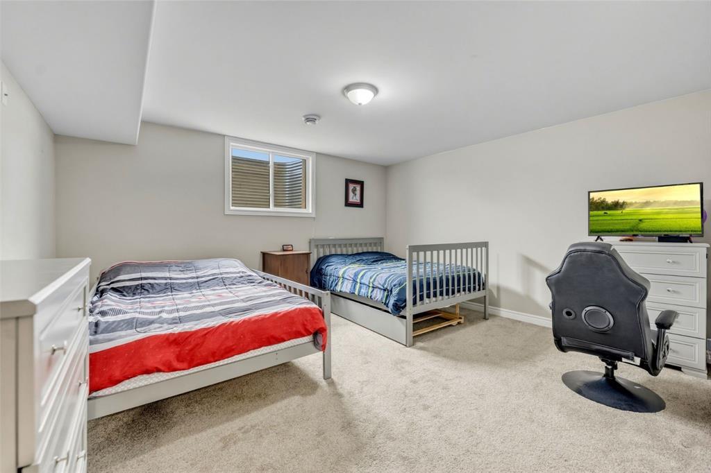 3960 Cullen Drive, Plympton-Wyoming, ON - Indoor Photo Showing Bedroom