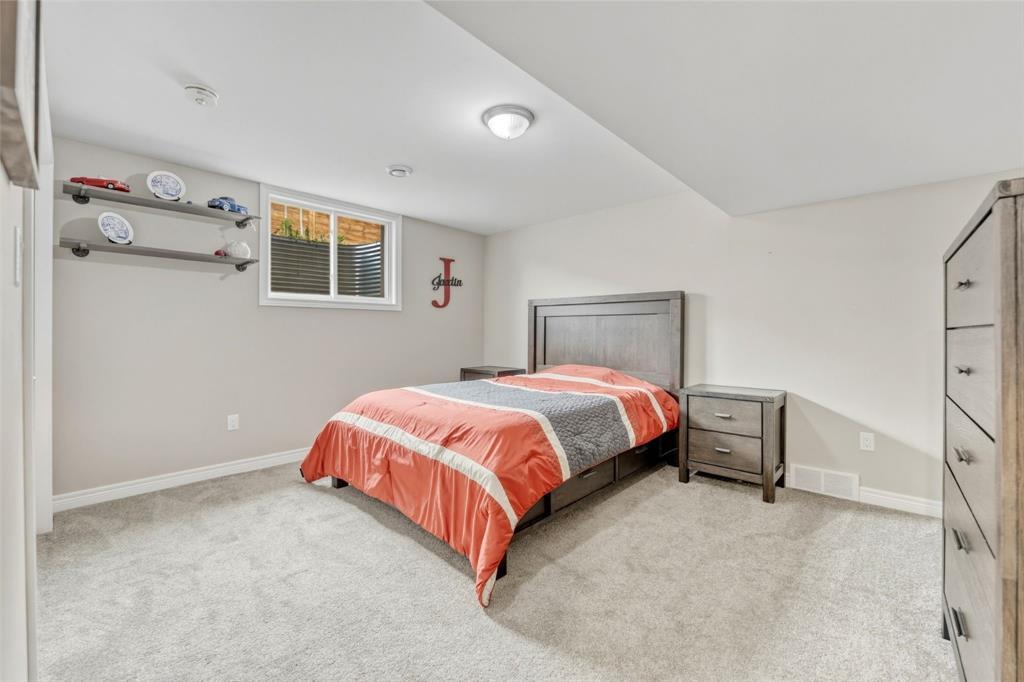 3960 Cullen Drive, Plympton-Wyoming, ON - Indoor Photo Showing Bedroom