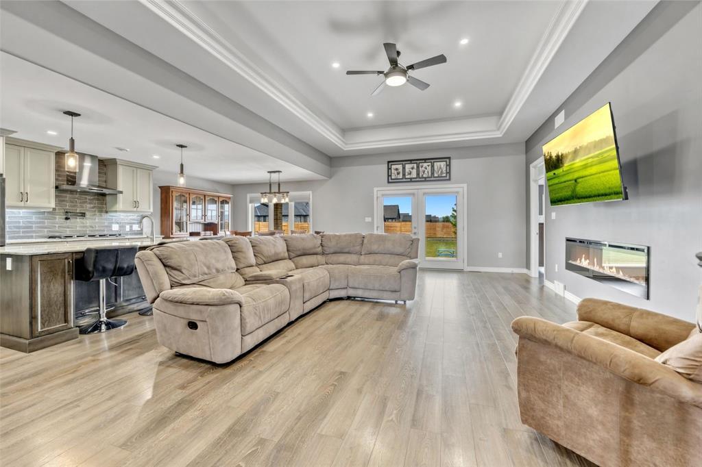 3960 Cullen Drive, Plympton-Wyoming, ON - Indoor Photo Showing Living Room With Fireplace