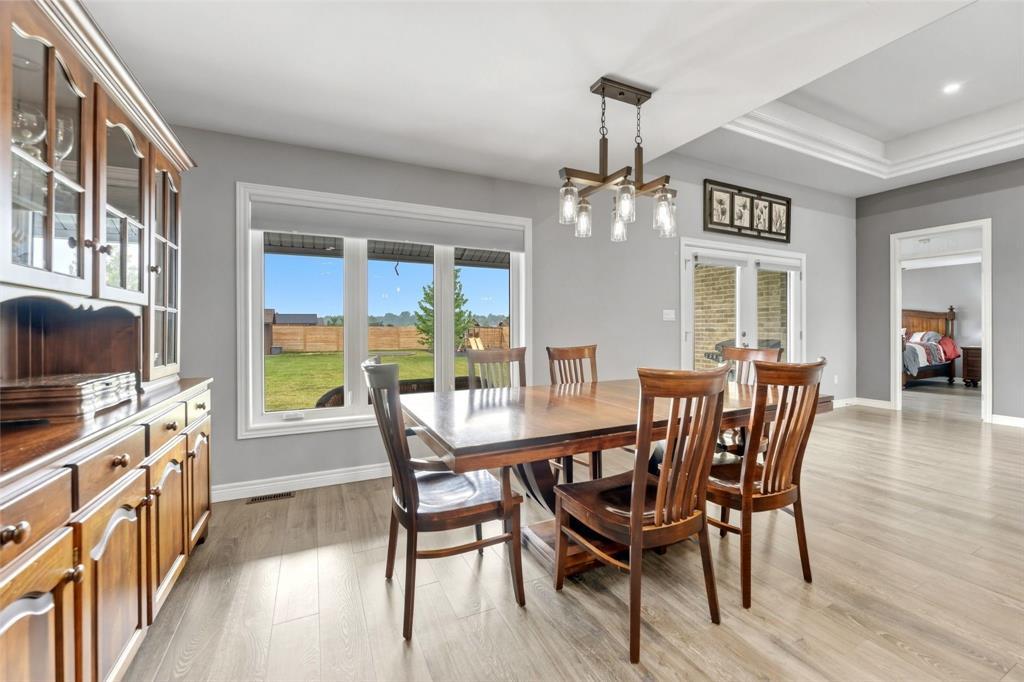 3960 Cullen Drive, Plympton-Wyoming, ON - Indoor Photo Showing Dining Room