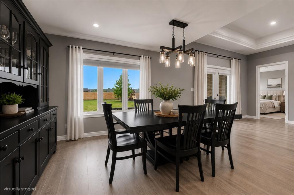 3960 Cullen Drive, Plympton-Wyoming, ON - Indoor Photo Showing Dining Room