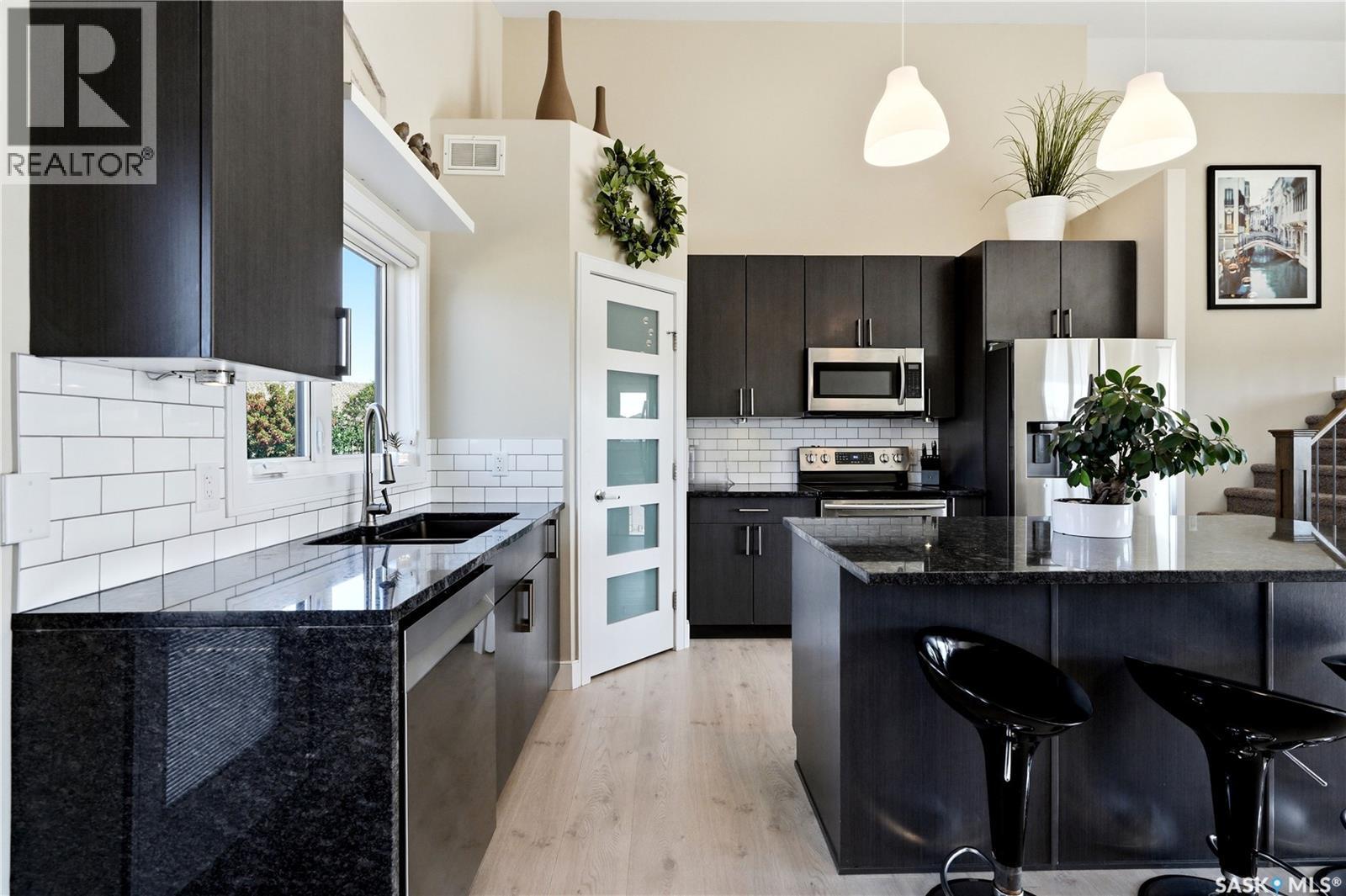 822 Werschner Court, Saskatoon, SK - Indoor Photo Showing Kitchen With Double Sink With Upgraded Kitchen