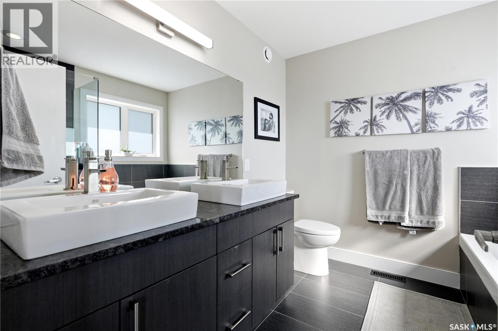822 Werschner Court, Saskatoon, SK - Indoor Photo Showing Bathroom