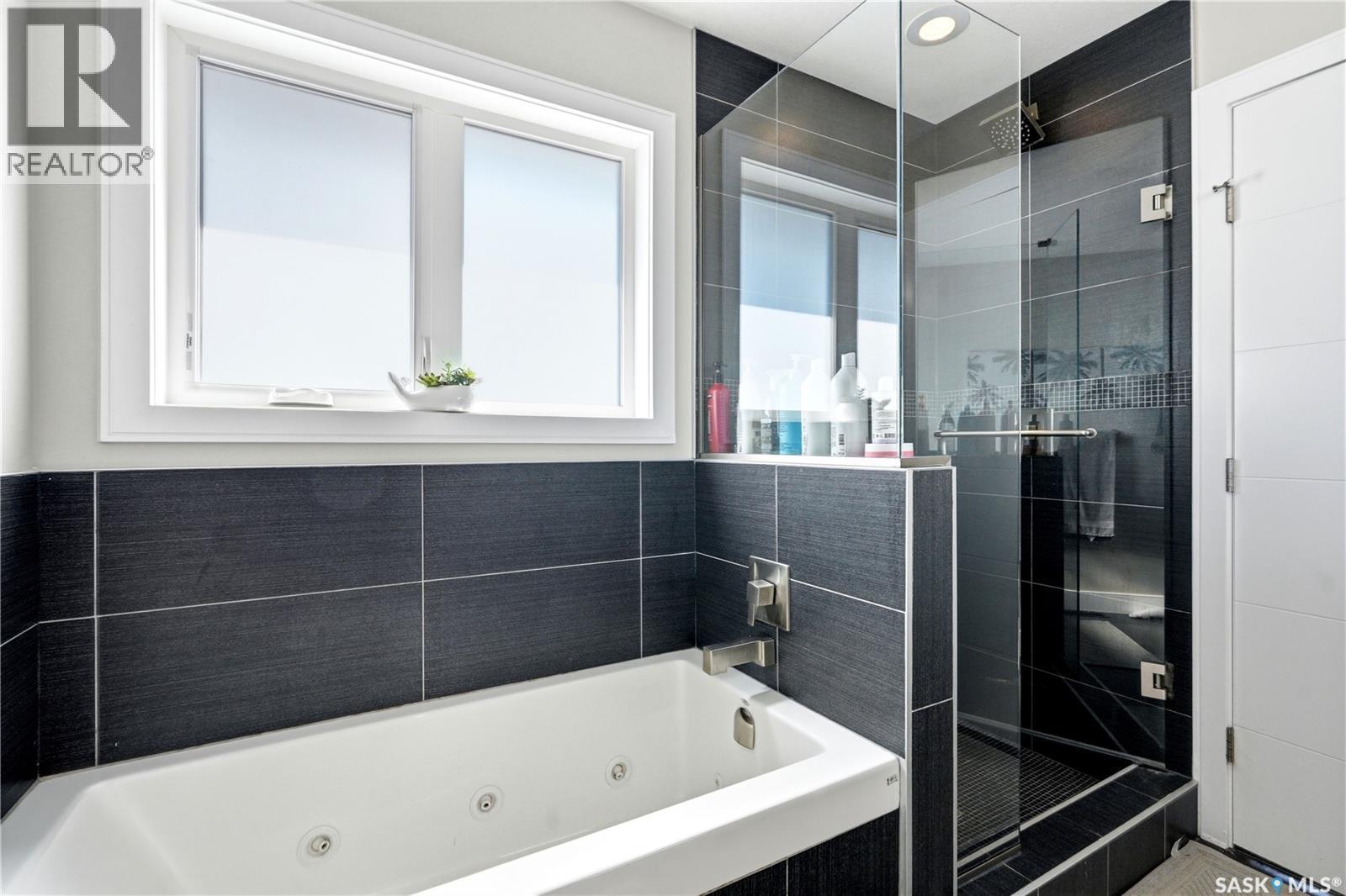 822 Werschner Court, Saskatoon, SK - Indoor Photo Showing Bathroom