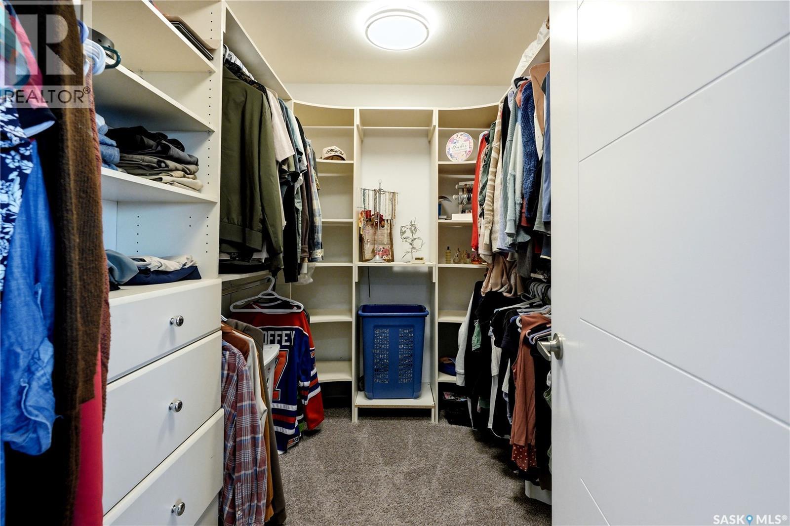 822 Werschner Court, Saskatoon, SK - Indoor With Storage