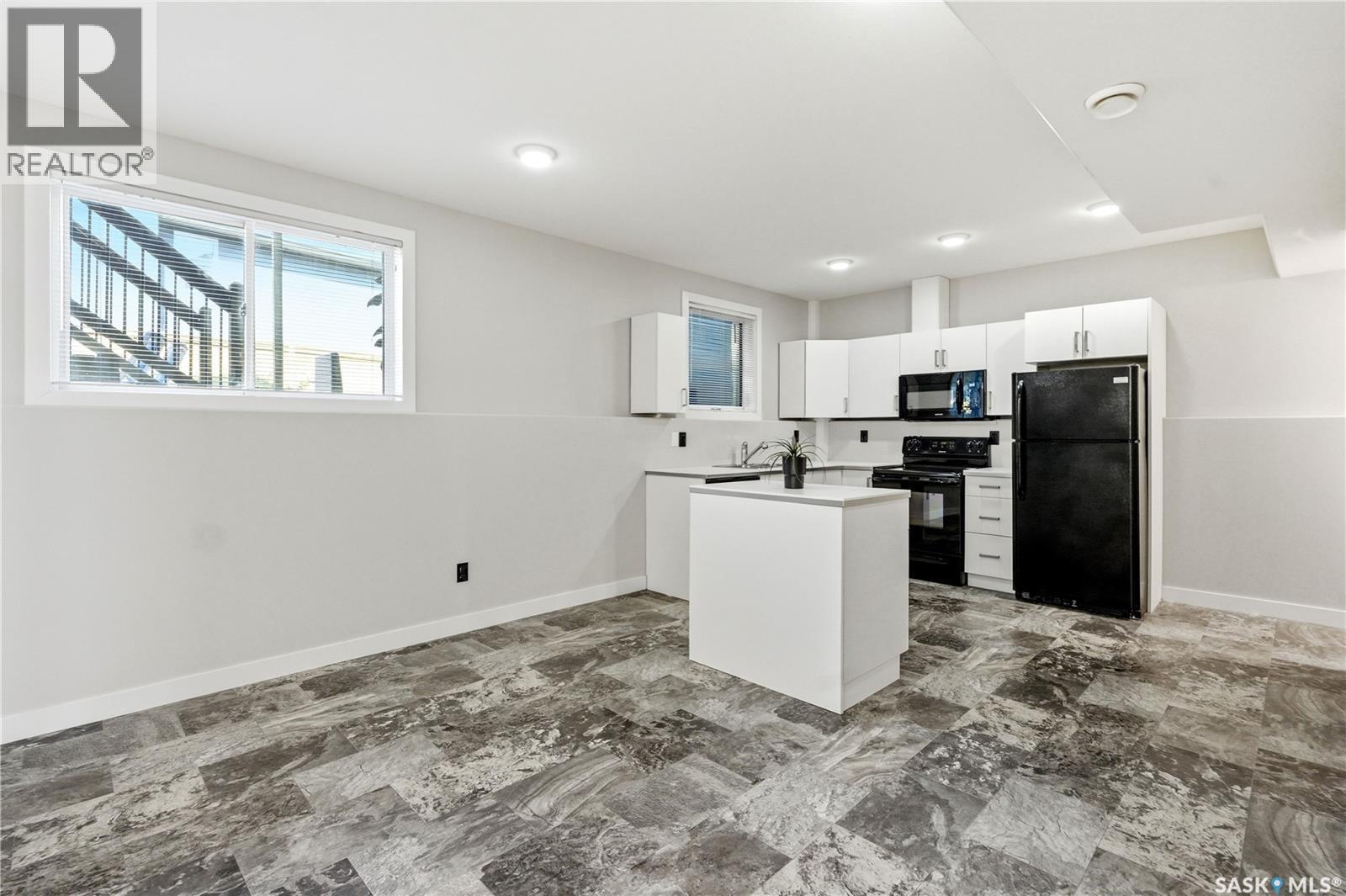822 Werschner Court, Saskatoon, SK - Indoor Photo Showing Kitchen