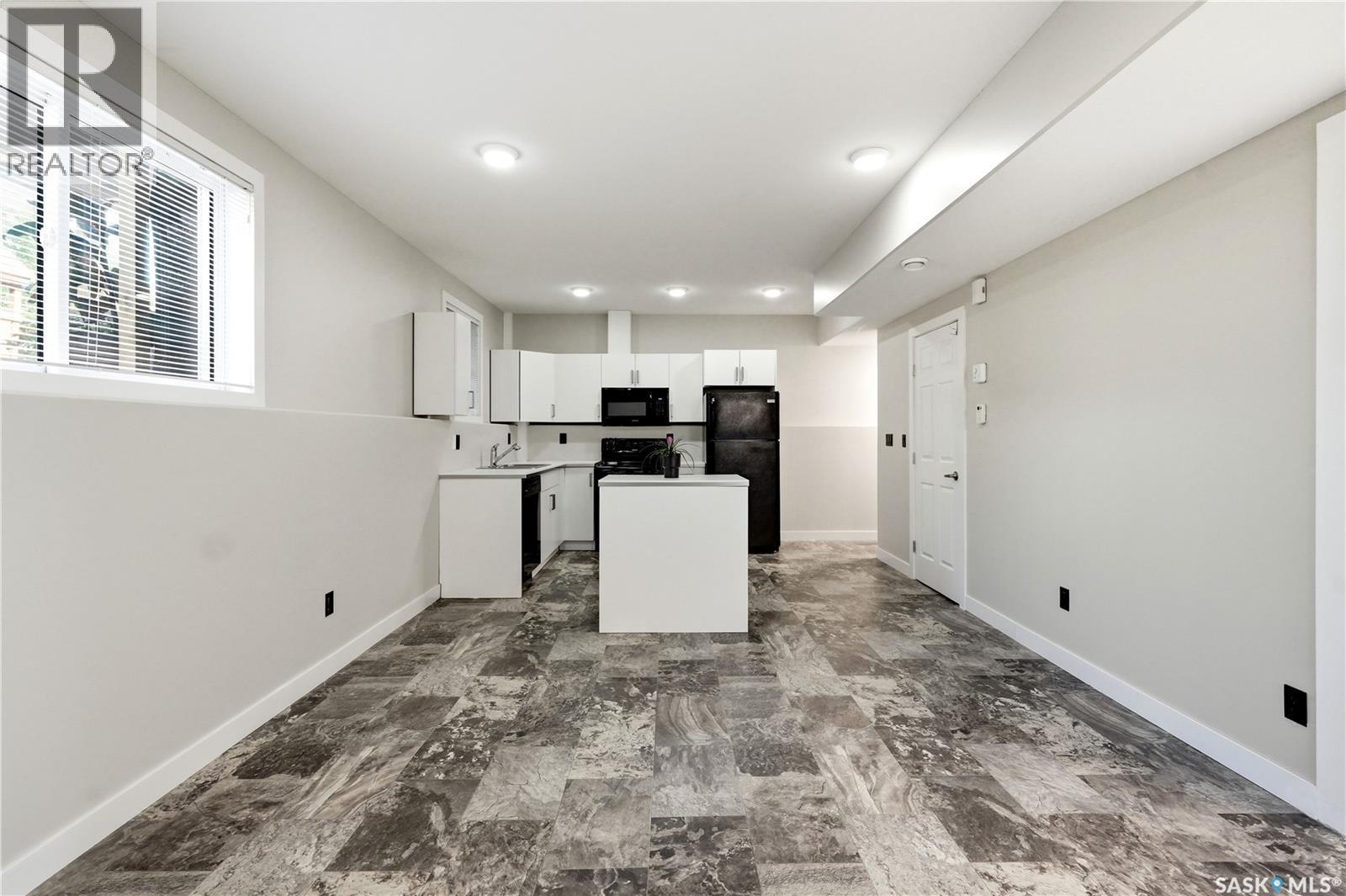 822 Werschner Court, Saskatoon, SK - Indoor Photo Showing Kitchen