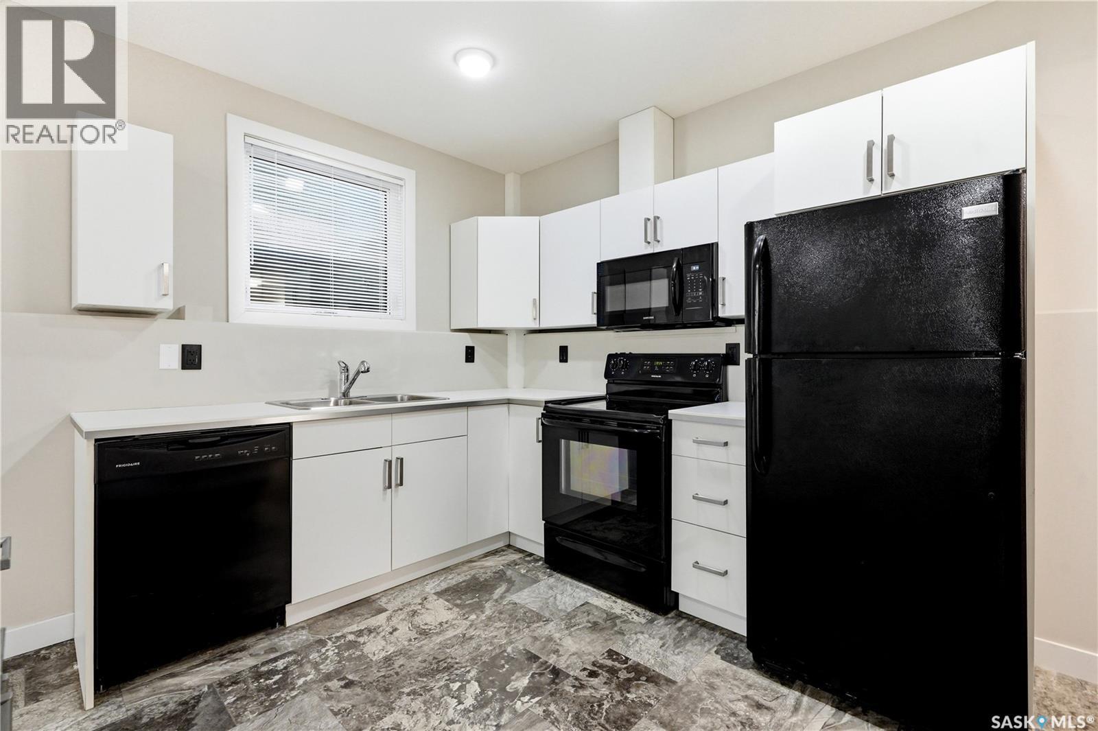 822 Werschner Court, Saskatoon, SK - Indoor Photo Showing Kitchen With Double Sink