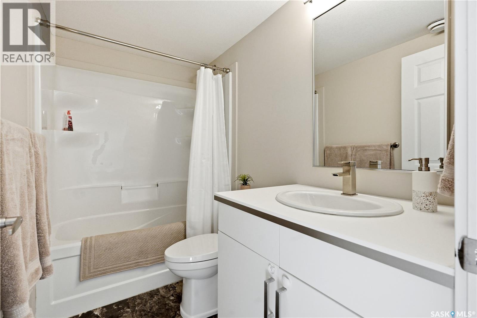 822 Werschner Court, Saskatoon, SK - Indoor Photo Showing Bathroom
