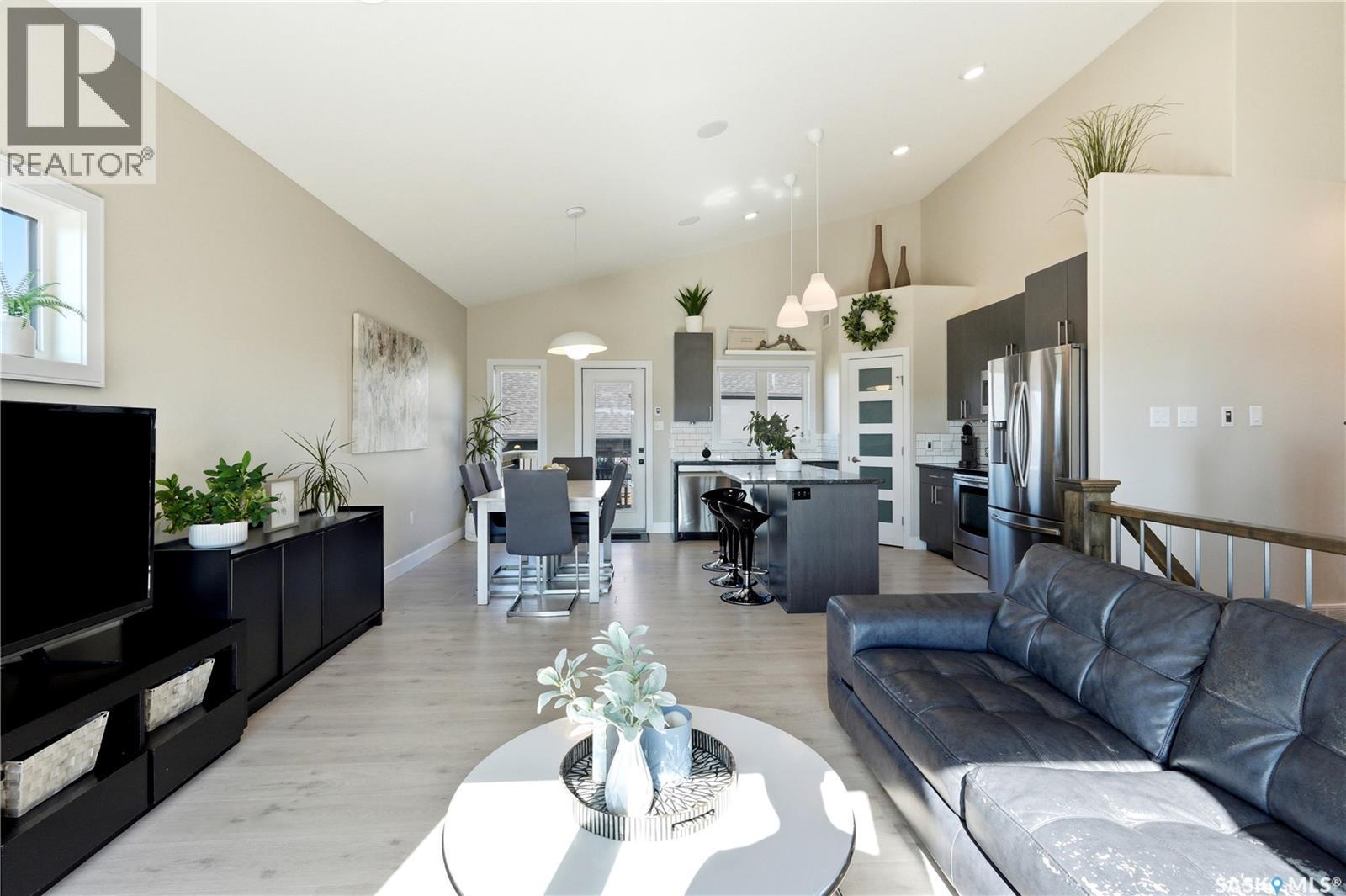 822 Werschner Court, Saskatoon, SK - Indoor Photo Showing Living Room
