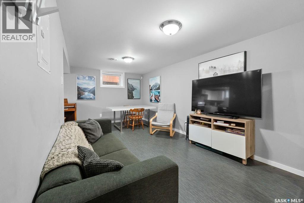 5309 1St Avenue, Regina, SK - Indoor Photo Showing Living Room