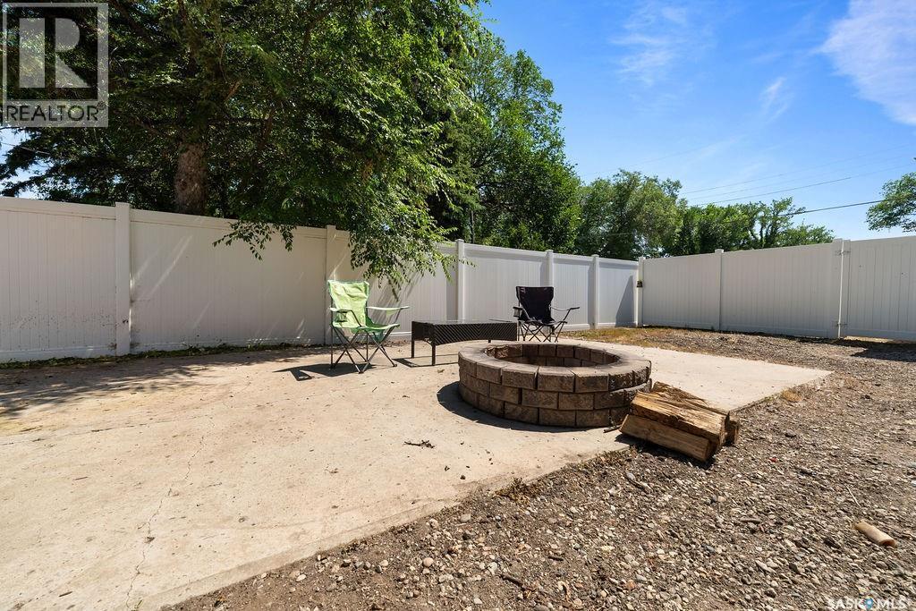 5309 1St Avenue, Regina, SK - Outdoor