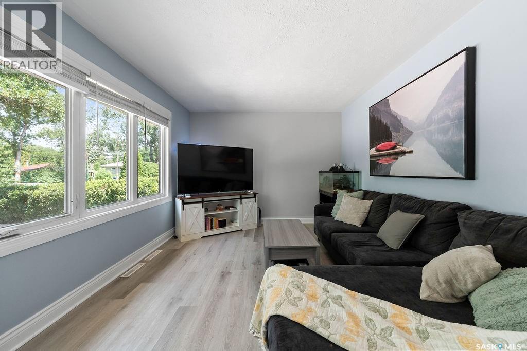 5309 1St Avenue, Regina, SK - Indoor Photo Showing Living Room