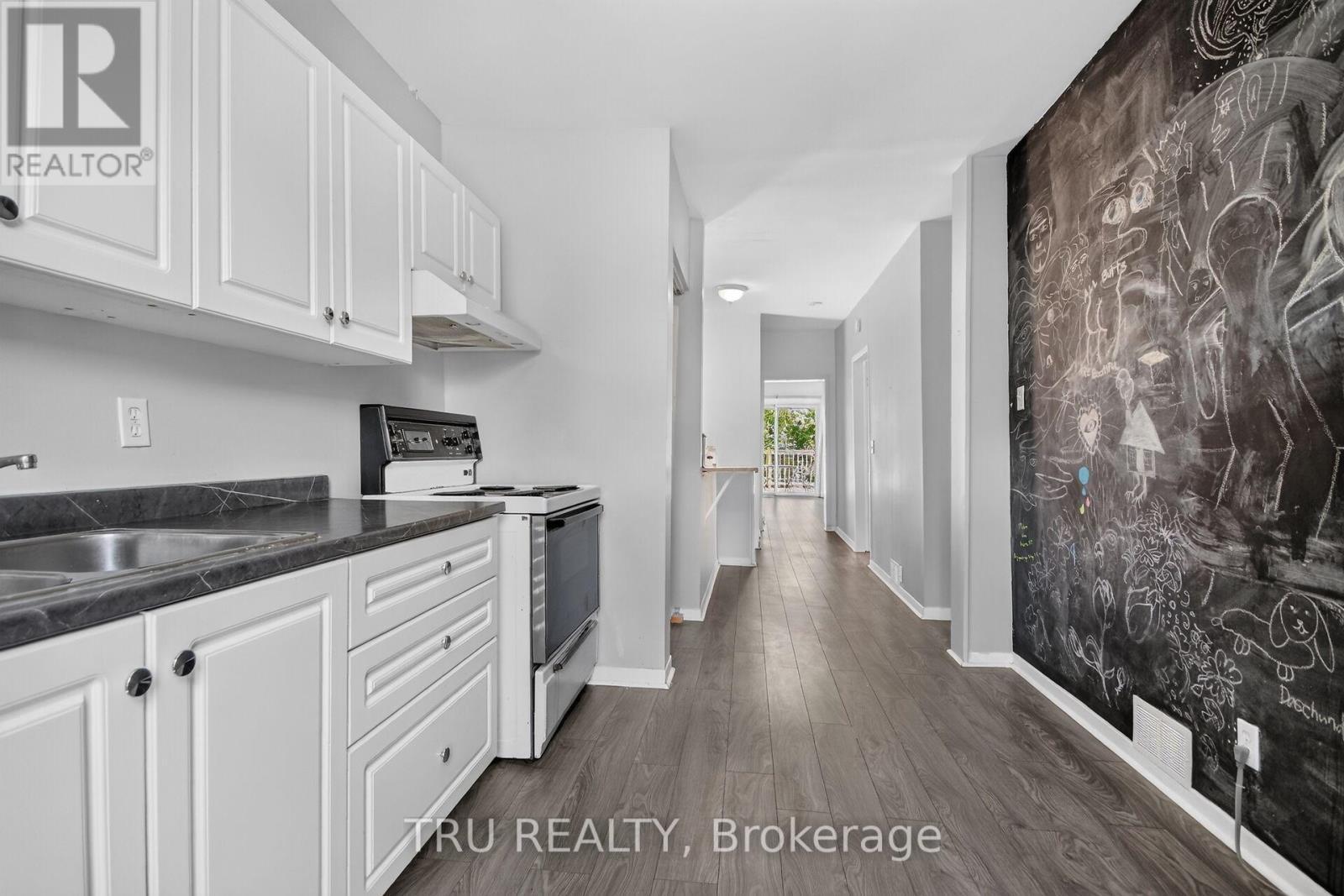 45 Bell Street N, Ottawa, ON - Indoor Photo Showing Kitchen