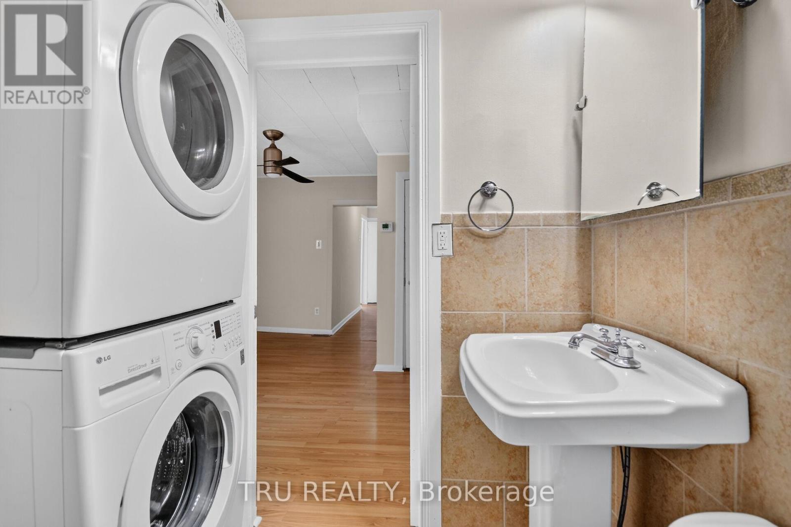 45 Bell Street N, Ottawa, ON - Indoor Photo Showing Laundry Room