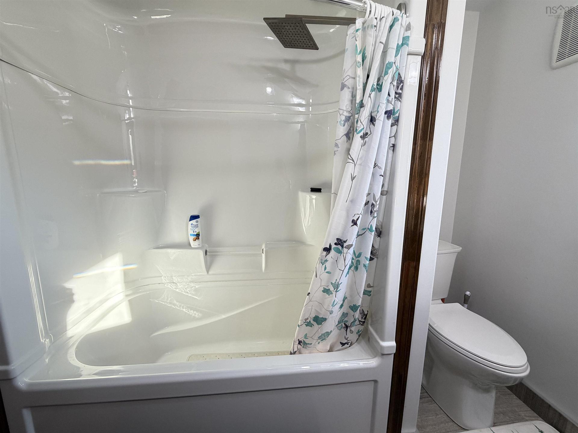 29 Chittick Crest, Sheet Harbour, NS - Indoor Photo Showing Bathroom