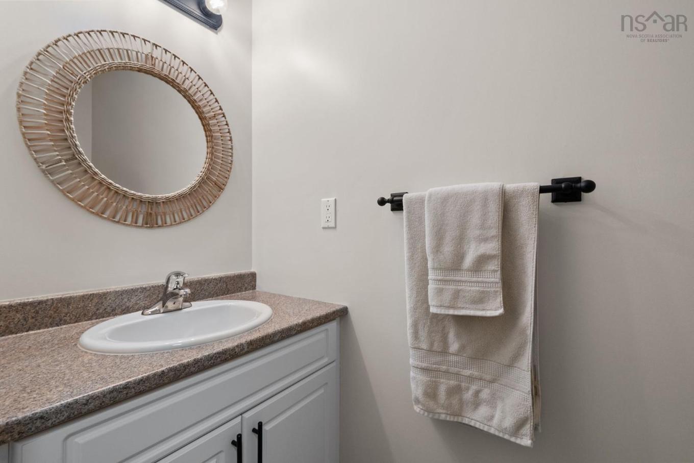 61 Morningfield Lane, Dartmouth, NS - Indoor Photo Showing Bathroom
