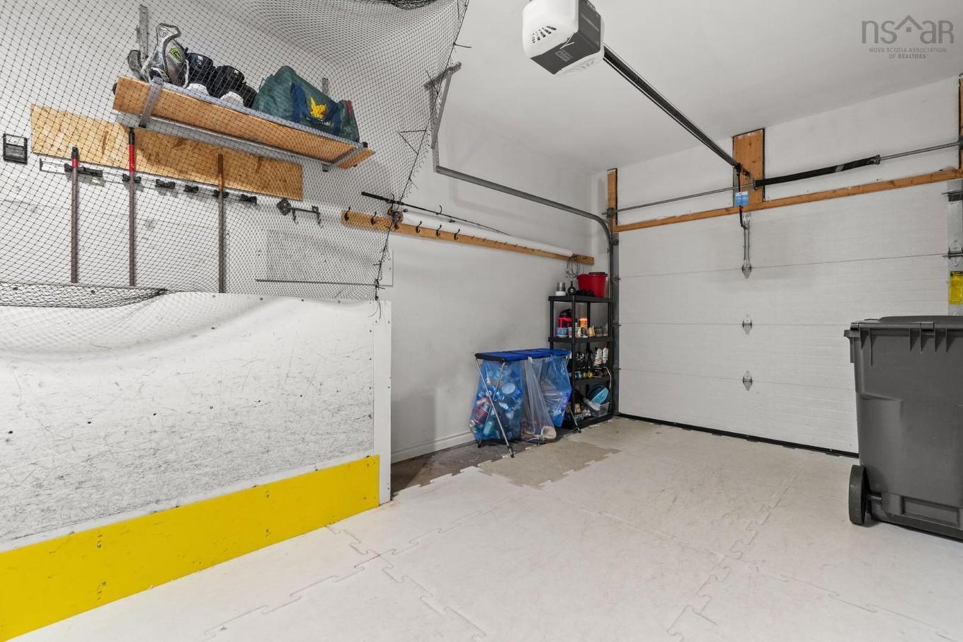61 Morningfield Lane, Dartmouth, NS - Indoor Photo Showing Garage