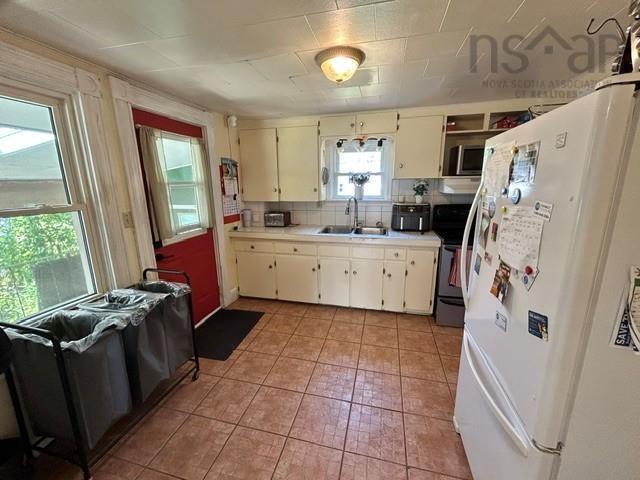 10 Nova Drive, Truro, NS - Indoor Photo Showing Kitchen With Double Sink