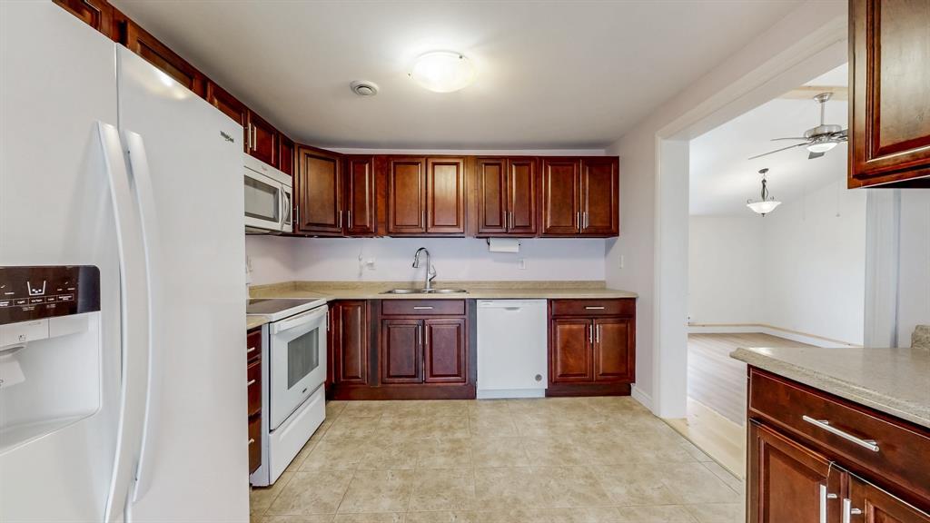 374 Conception Bay Highway, Conception Bay South, NL - Indoor Photo Showing Kitchen With Double Sink