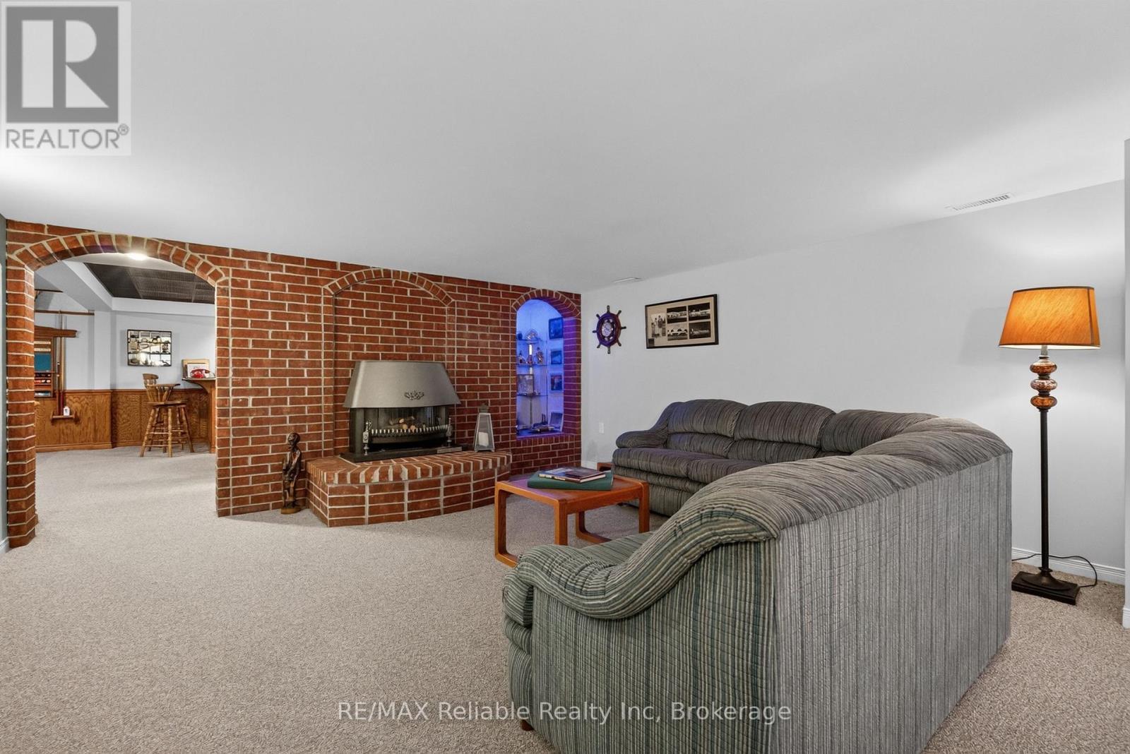 1 Harbour Lane, Goderich (Goderich (Town)), ON - Indoor Photo Showing Living Room With Fireplace