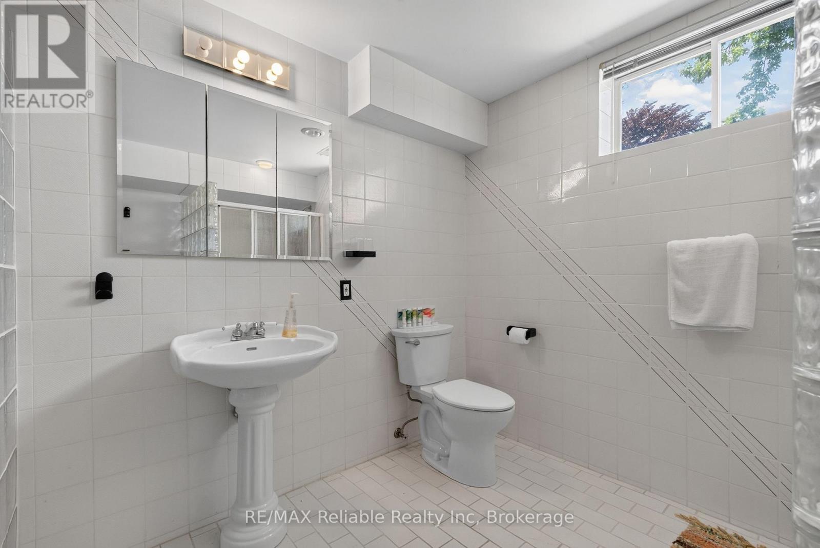 1 Harbour Lane, Goderich (Goderich (Town)), ON - Indoor Photo Showing Bathroom