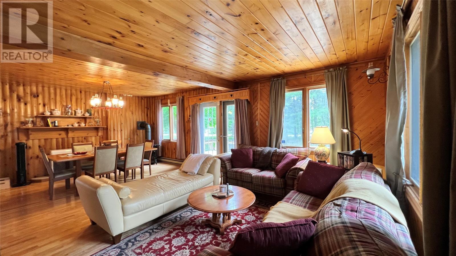 31 Terra Nova Road, Terra Nova, NL - Indoor Photo Showing Living Room