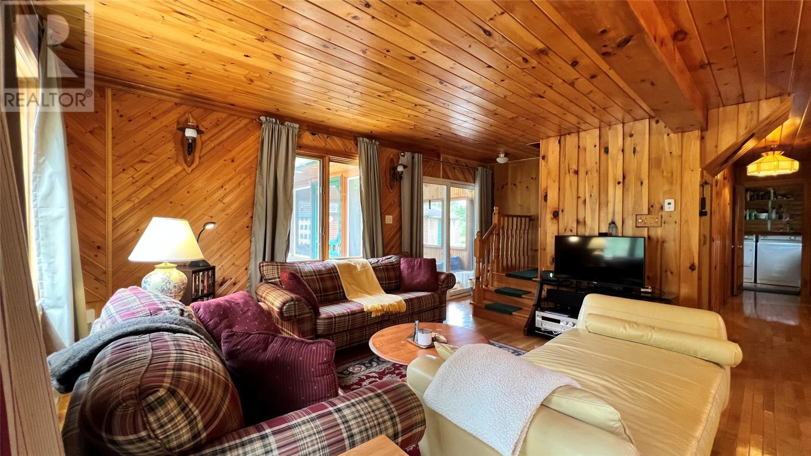 31 Terra Nova Road, Terra Nova, NL - Indoor Photo Showing Living Room