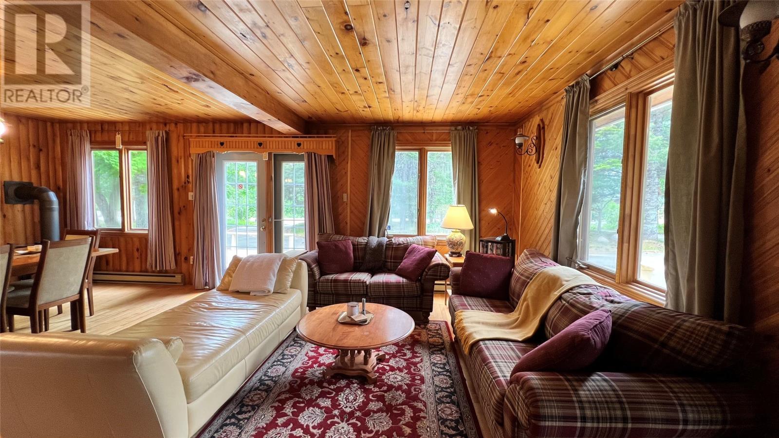 31 Terra Nova Road, Terra Nova, NL - Indoor Photo Showing Living Room