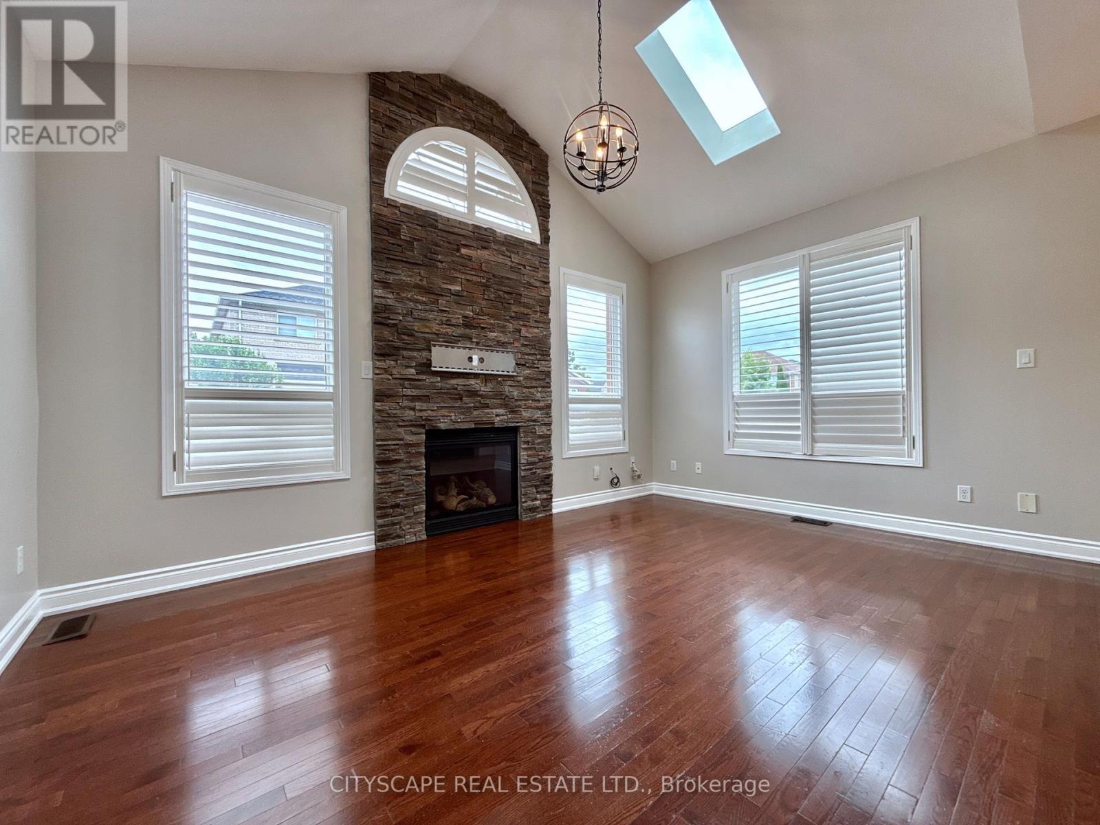 5409 Bestview Way, Mississauga, ON - Indoor With Fireplace