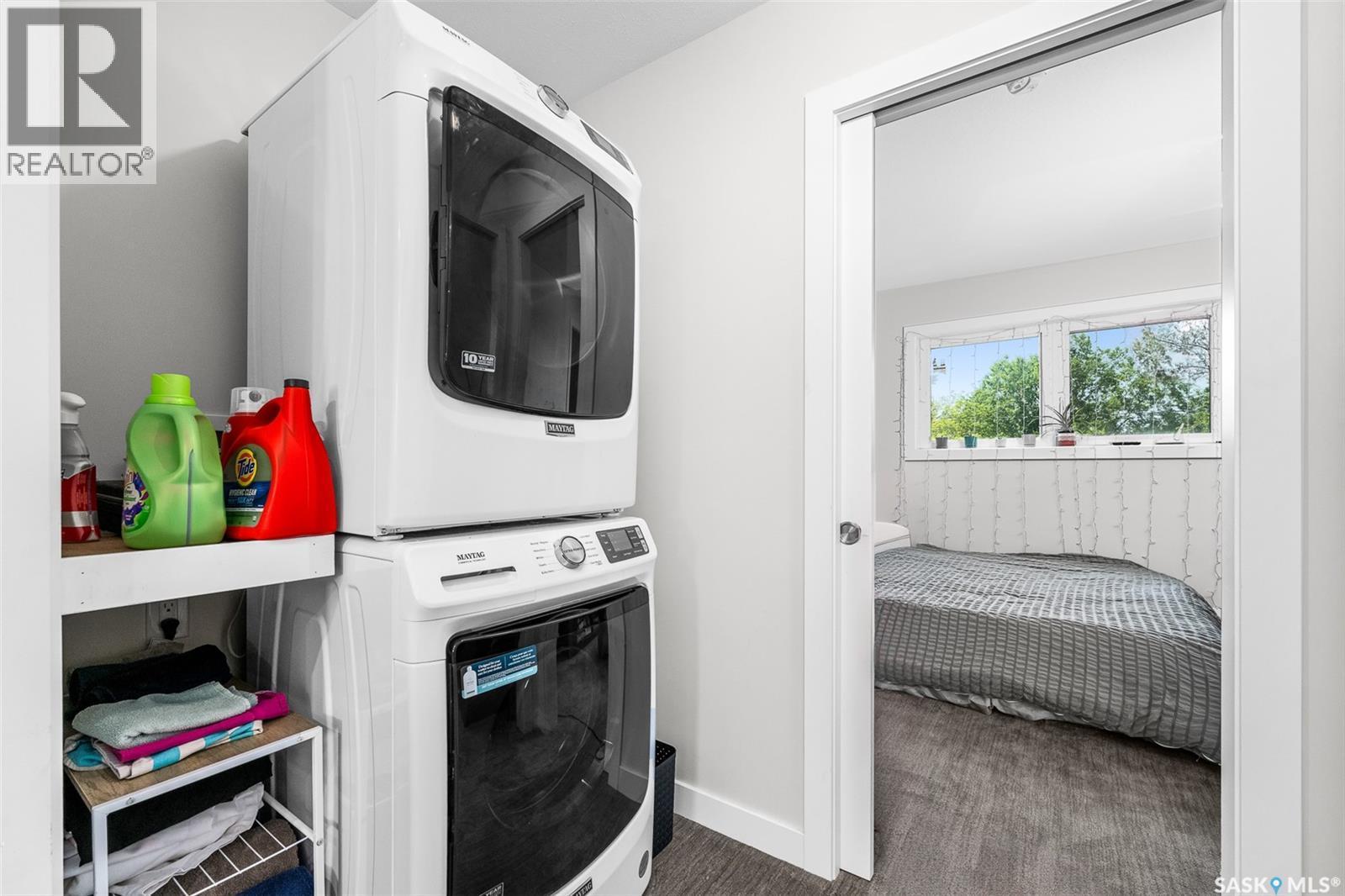 424 9Th Avenue W, Moose Jaw, SK - Indoor Photo Showing Laundry Room