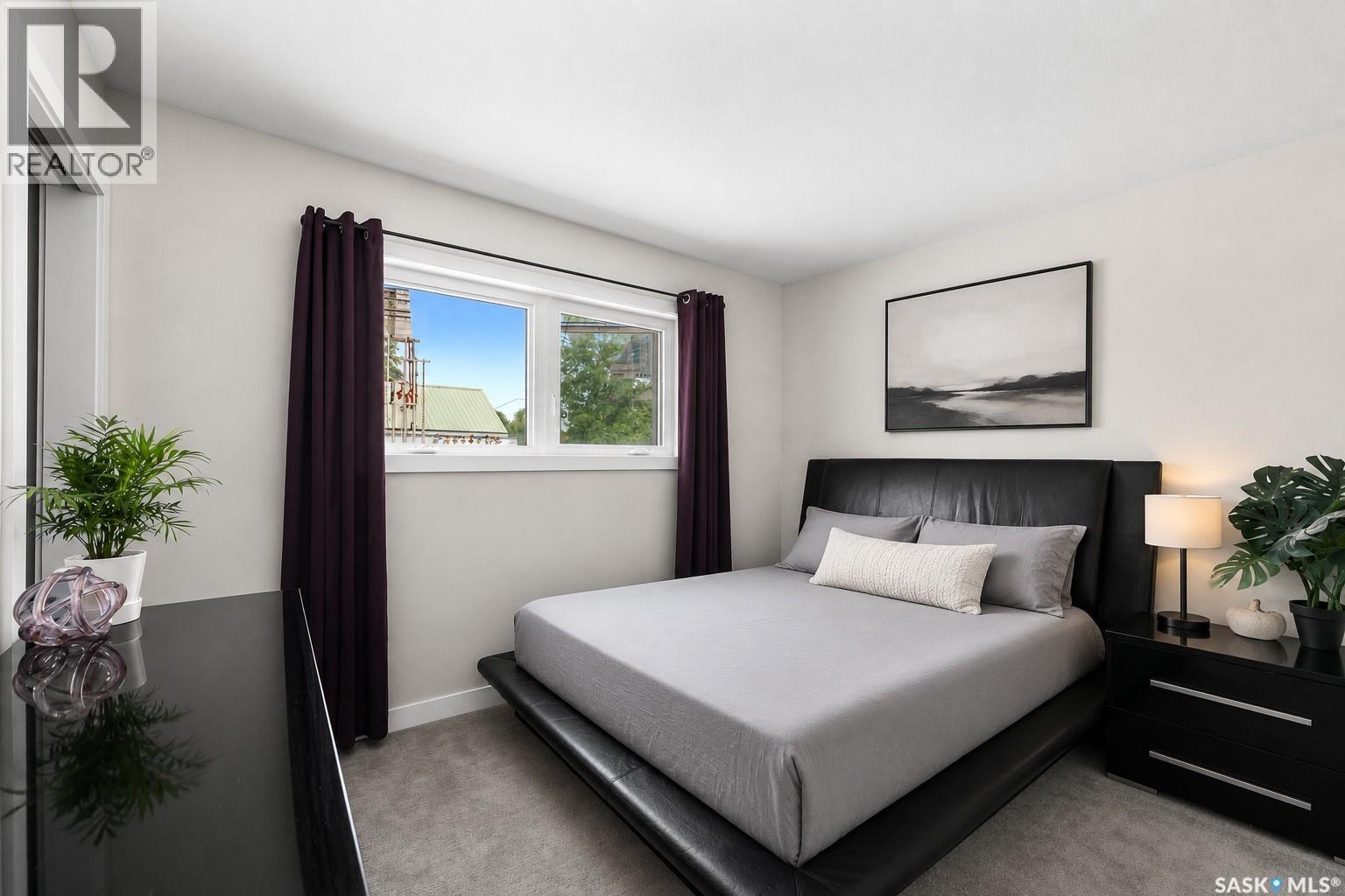 424 9Th Avenue W, Moose Jaw, SK - Indoor Photo Showing Bedroom