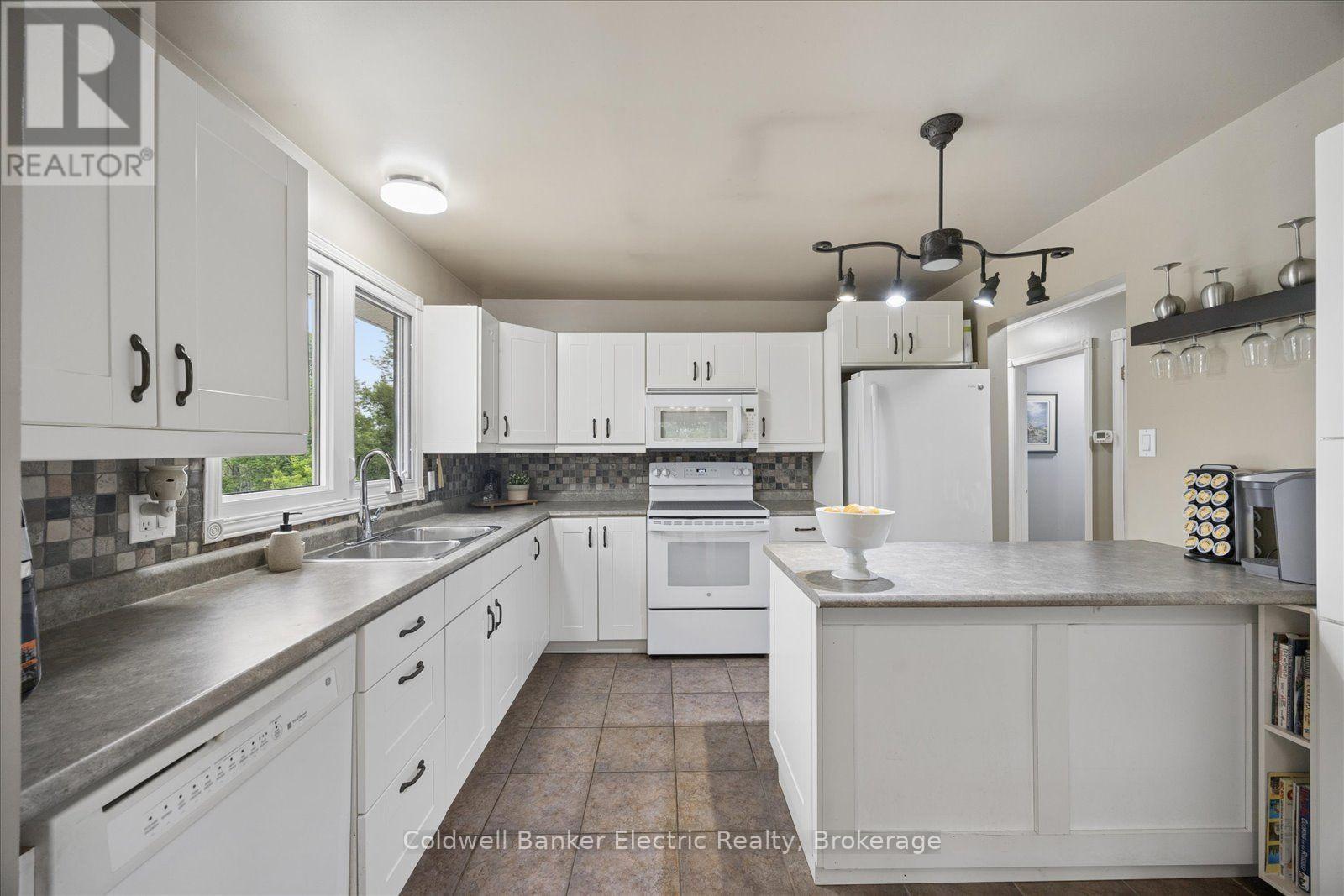 1657 4Th Line, Douro-Dummer, ON - Indoor Photo Showing Kitchen With Double Sink