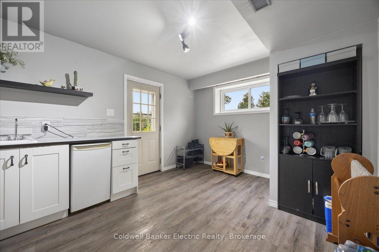 1657 4Th Line, Douro-Dummer, ON - Indoor Photo Showing Kitchen