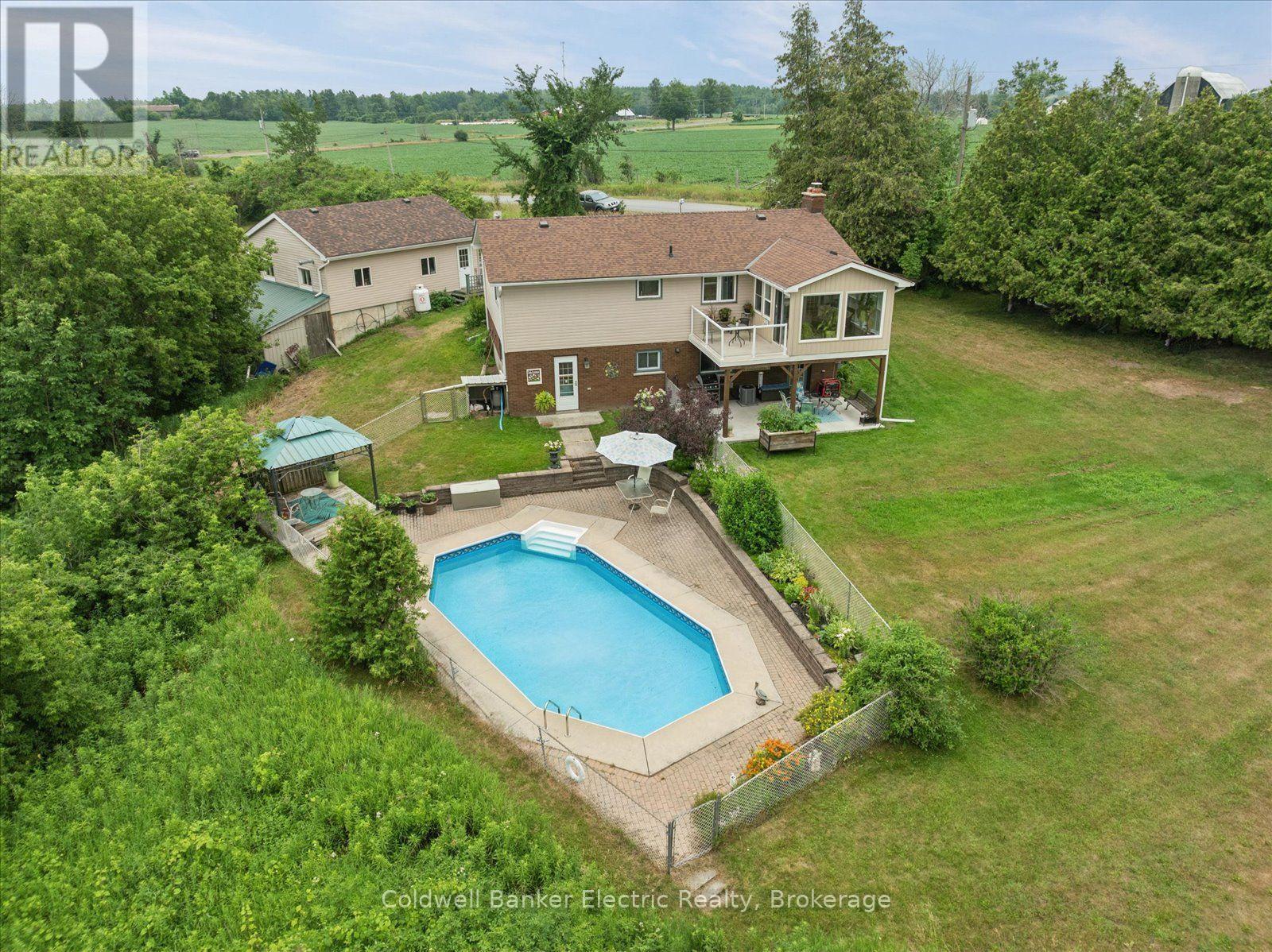 1657 4Th Line, Douro-Dummer, ON - Outdoor With In Ground Pool