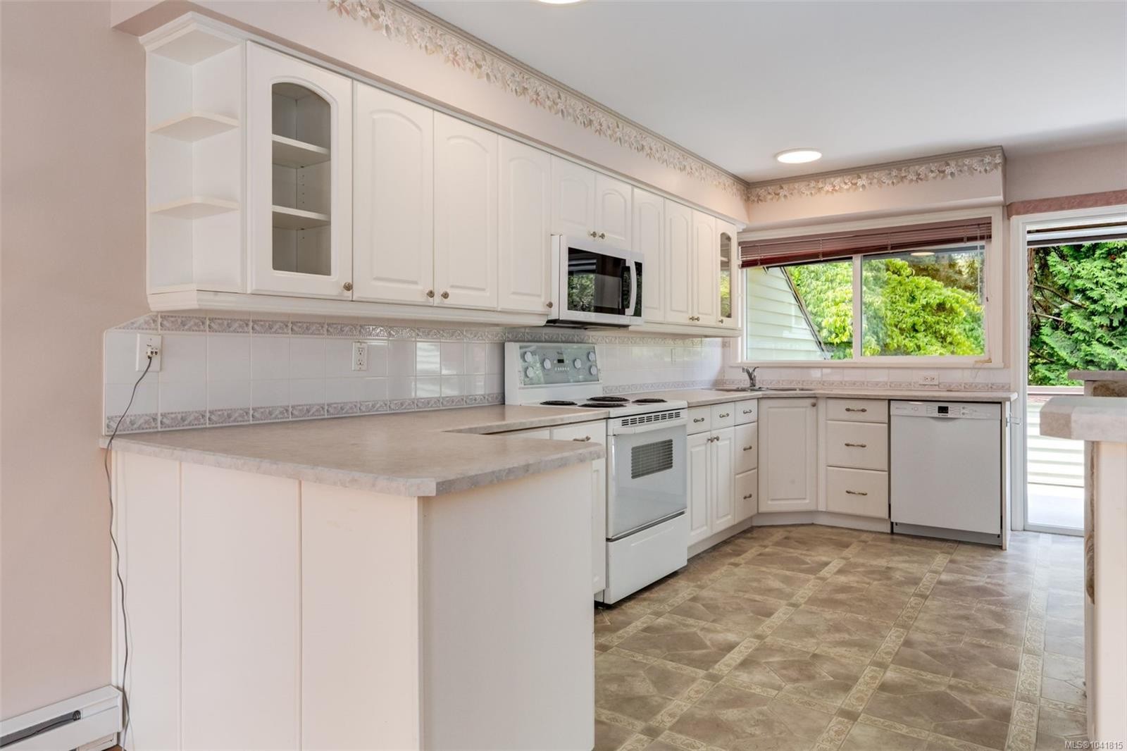 #7-570 Crescent Rd West, Qualicum Beach, BC