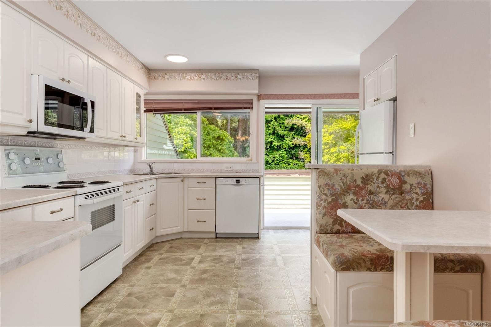 #7-570 Crescent Rd West, Qualicum Beach, BC