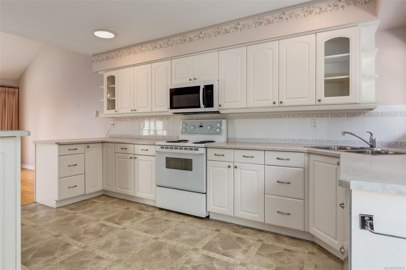 #7-570 Crescent Rd West, Qualicum Beach, BC